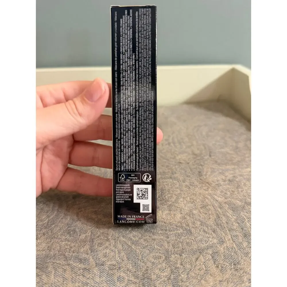 Lancome Serum-infused volumizing mascara shade 04 Noir Malachite (green)